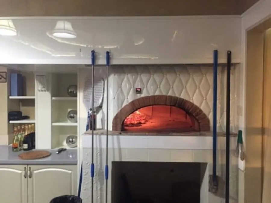obrazek 3 Włoski piec do pizzy z atestowanej terakoty ogniotrwałej z kominem: średnica 200 mm – waga 340 kg - Goti Terrecotte