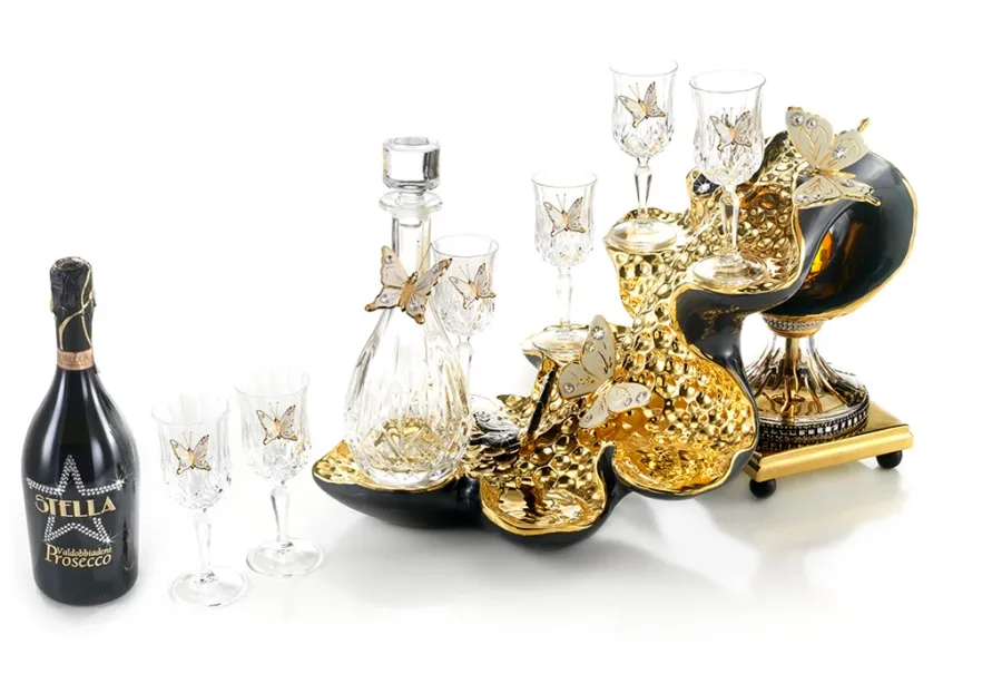 picture 1 Set for trying alcohol decorated with butterflies