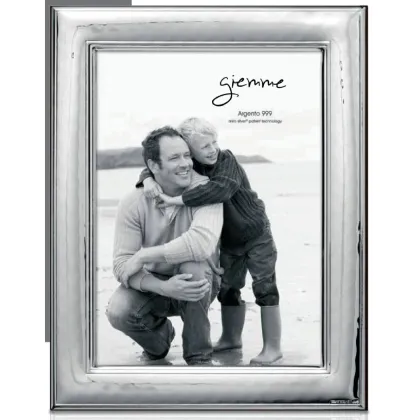 Picture A unique 9x13 cm photo frame with a classic look