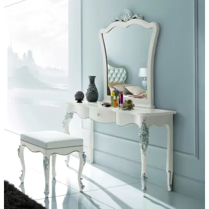 Picture Elegant Liberty mirror from an Italian manufacturer