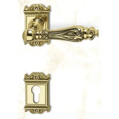 Zdjęcie Stylowa klamka drzwiowa na zestawie rozet – Il Paralume Marina