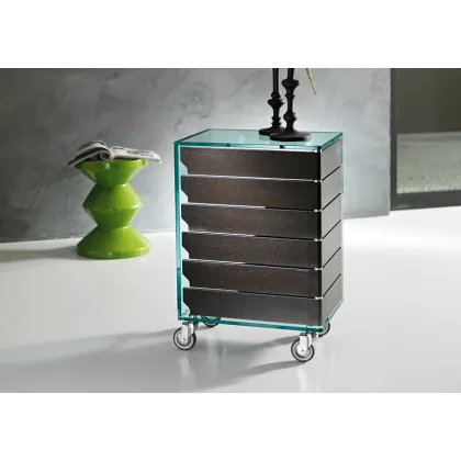 Zdjęcie Wyszukana szklana komoda na kółkach - Tonelli Design