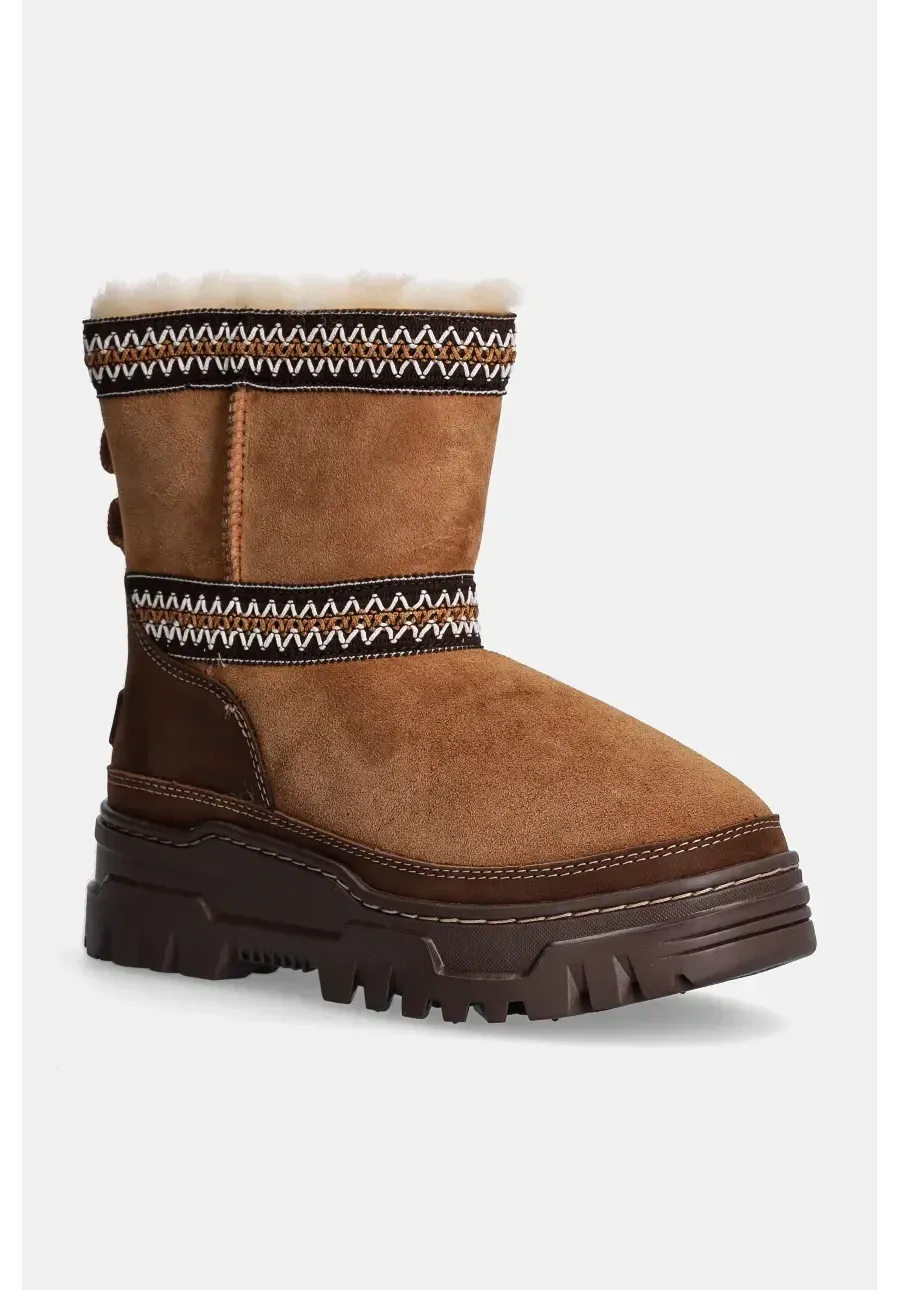 obrazek 1 UGG śniegowce zamszowe Classic Mini Trailgazer kolor brązowy 1158322-CHE