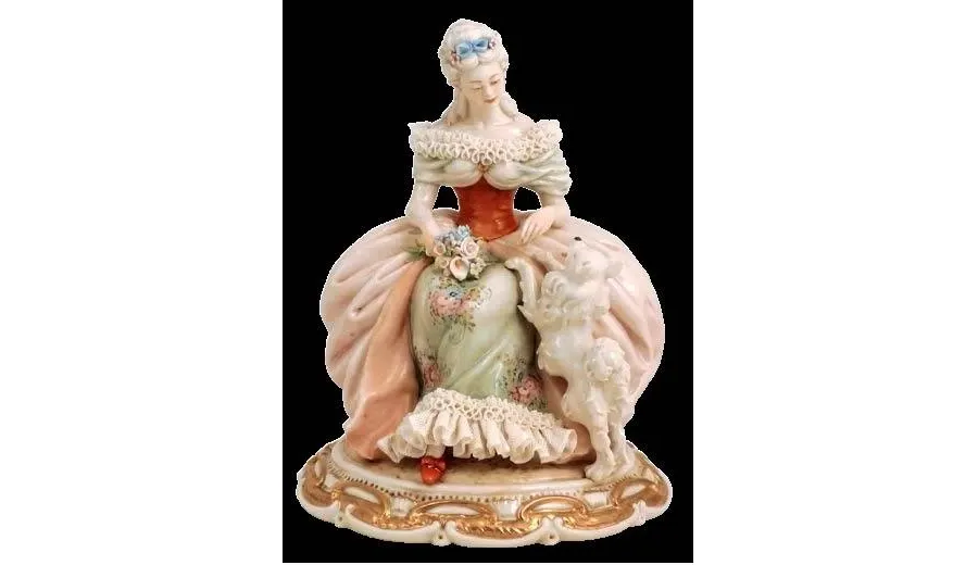 obrazek 1 Elegancka figurka kobiety z psem