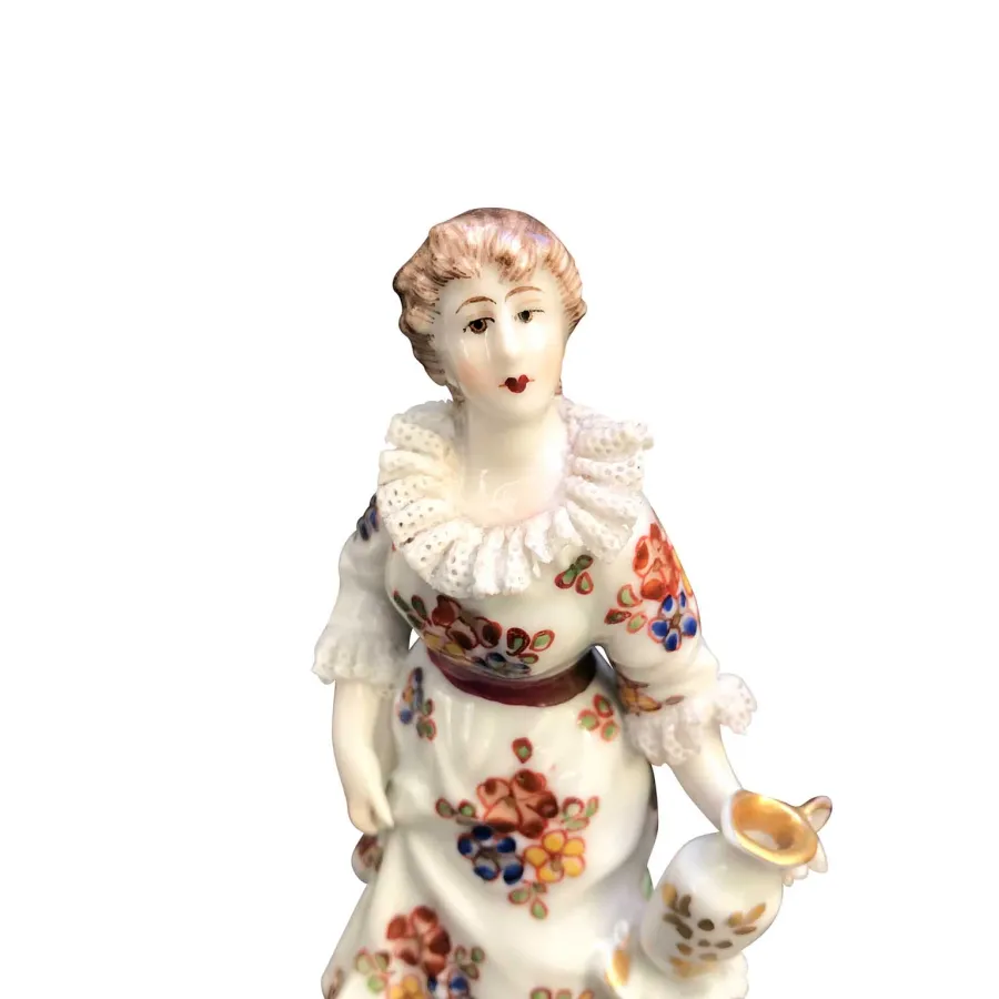 obrazek 6 Porcelanowa figurka kobiety z kwiatowymi dekoracjami
