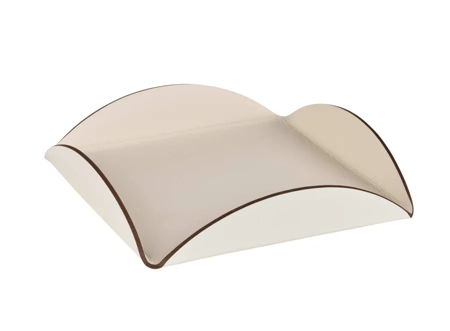 obrazek 1 Podkładka stołowa 15x15xH2,5 cm ze skóry w kolorze waniliowym