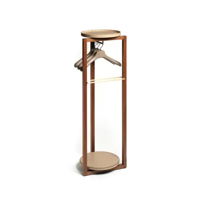 Zdjęcie Skórzany stojak na ubrania do nowoczesnych wnętrz