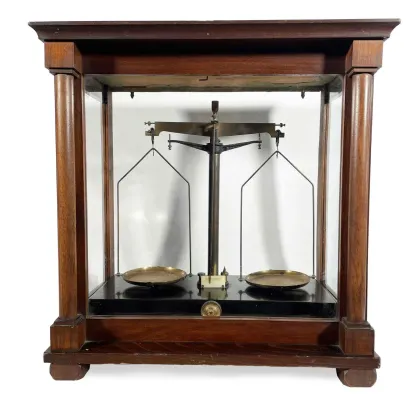 Picture A stylish table scale from the 20th century