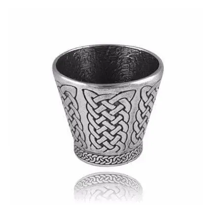 Zdjęcie Oryginalny kieliszek do whisky zdobiony celtyckim motywem – prezent dla wyjątkowej osoby