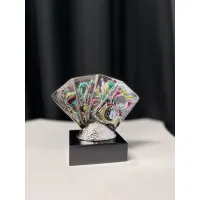 Zdjęcie Mała figurka z unikatowymi kartami