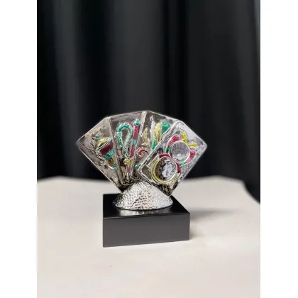 Zdjęcie Mała figurka z unikatowymi kartami