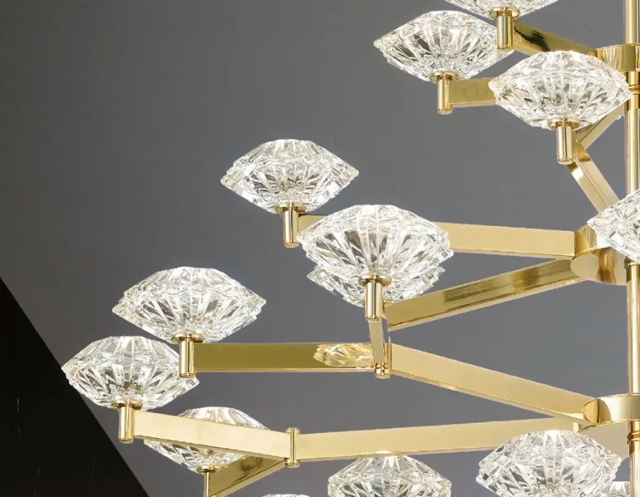 obrazek 2 Luksusowy żyrandol w stylu art deco wykonany z mosiądzu z włoskimi ręcznie wycinanymi miseczkami Crystal - Il Paralume Marina