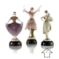 Zdjęcie Stylowa figurka stojącej damy wykonana z ceramiki - Ceramiche ML