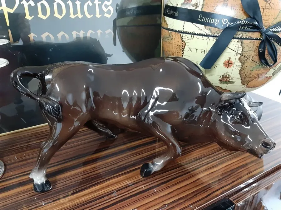 obrazek 1 Brązowy byk ceramiczny, idealny prezent na biurko - Il Gattopardo