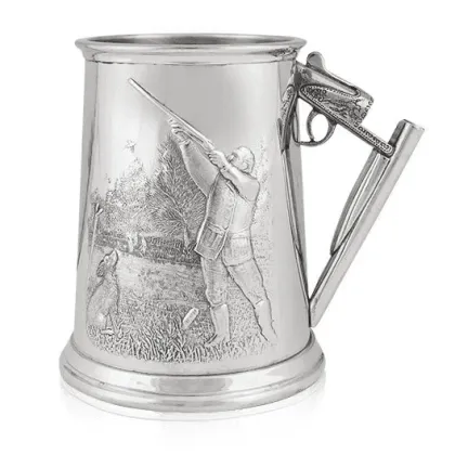 Zdjęcie Stylowy kufel z przedstawieniem polowania – prezent dla myśliwego