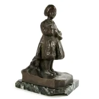Zdjęcie R. Zacchetti Dziewczyna z lalką. Antyczna rzeźba z brązu ok. 1938r.