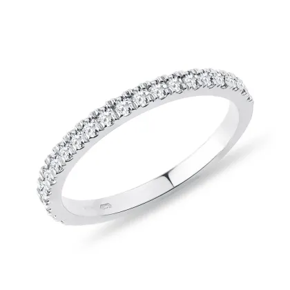 Zdjęcie Obrączka z diamentami w stylu half-Eternity z białego złota KLENOTA
