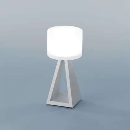 Zdjęcie Urokliwa lampka z aluminium i akrylu na stolik lub biurko