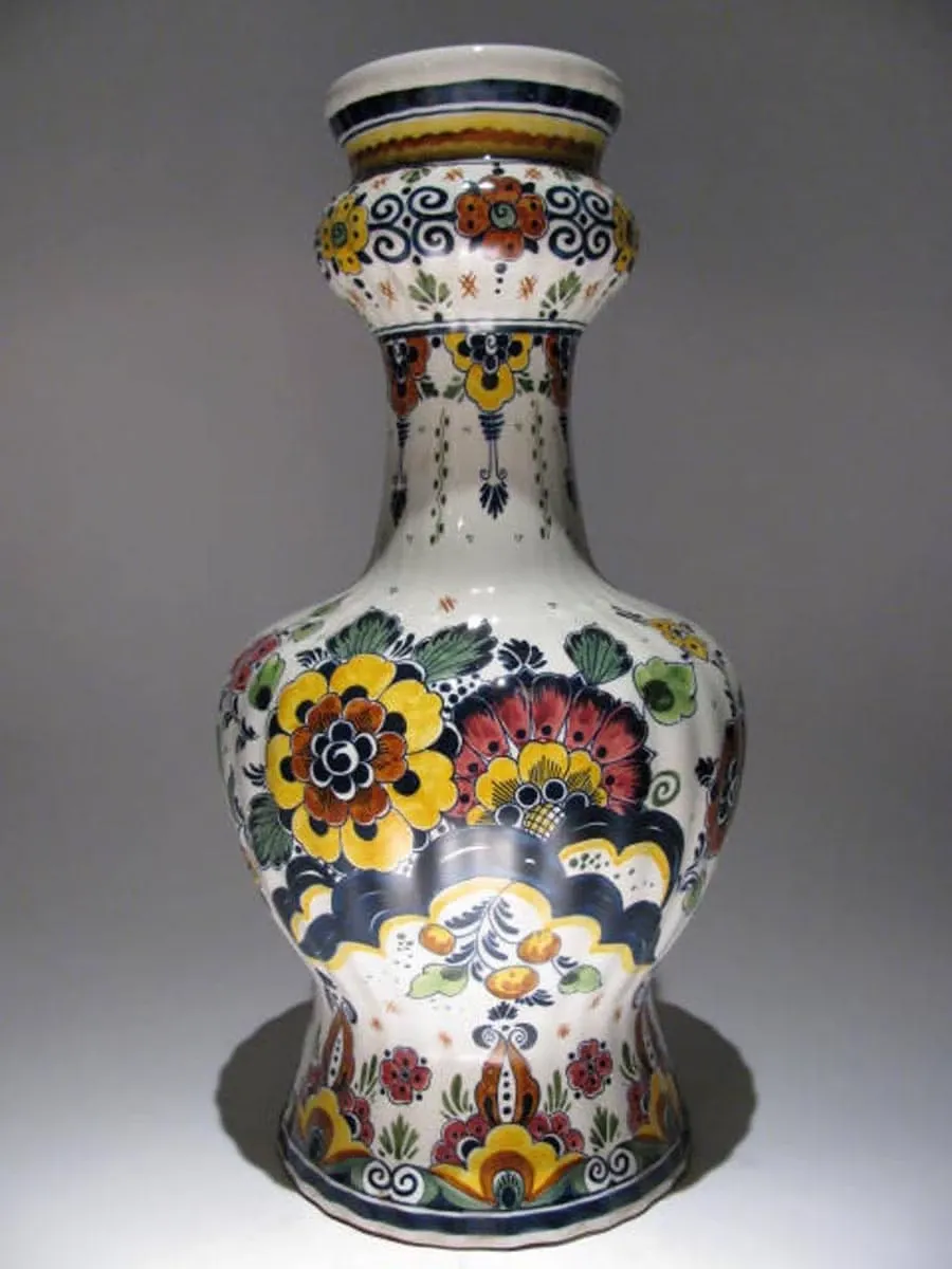 obrazek 1 Wazon ceramiczny/podstawa lampy z różnymi polichromowanymi motywami dekoracyjnymi