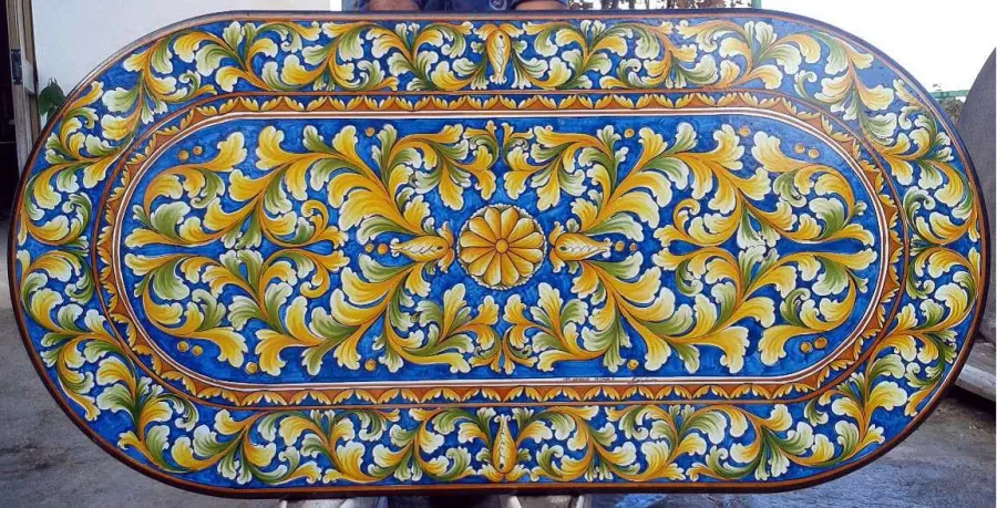 obrazek 1 Prestiżowy blat stołu do ogrodu wykonany z lawy zdobiony roślinnym ornamentem - Ceramiche Valchida