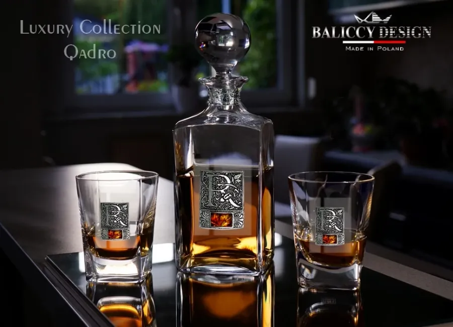 obrazek 1 Karafka  i szklanki  do whisky Quadro z bursztynem i inicjałem