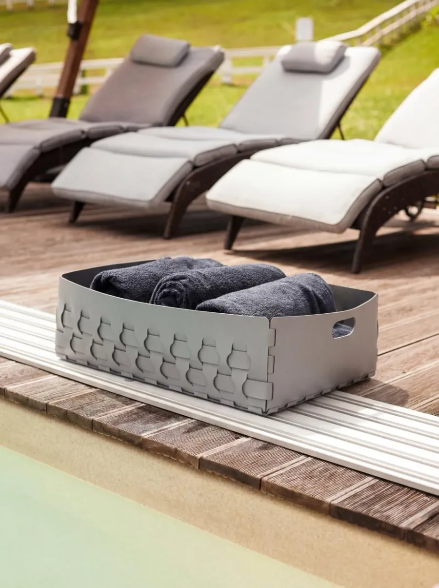 obrazek 2 Płaski szary kosz Dubai 60x50xH20 cm wykonany ze skóry