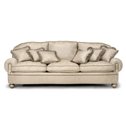 Zdjęcie Gustowna włoska trzy-osobowa sofa z sześcioma poduszkami