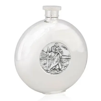 Zdjęcie Piersiówka zdobiona postacią świętego Krzysztofa - prezent na wyjątkową okazję