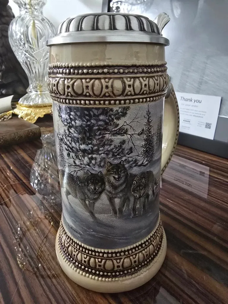 Kufel do piwa z motywem wilków