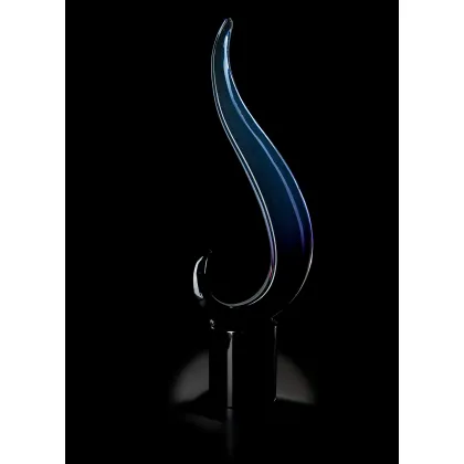 Zdjęcie Nowoczesna rzeźba Abstrakcyjny węzeł z cieniowanymi kolorami na czarnym tle szkło Murano