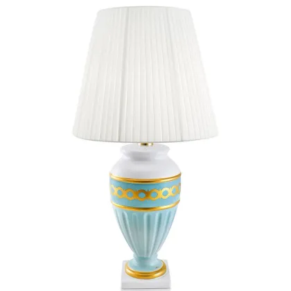 Zdjęcie Lampa zdobiona złotem - do sypialni