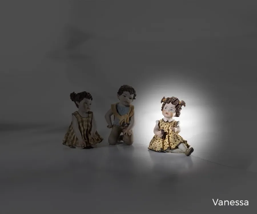 obrazek 1 Lalka porcelanowa dziewczynki o imieniu Vanessa - Sibania