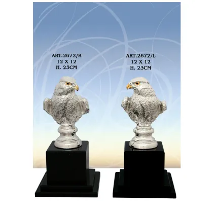 Zdjęcie Przepiękne popiersie orła na eleganckiej podstawie