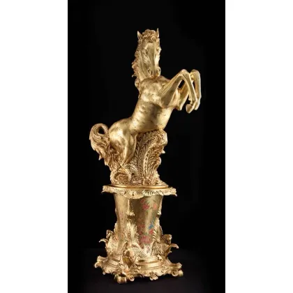 Zdjęcie Ceramiczny koń z kolumną