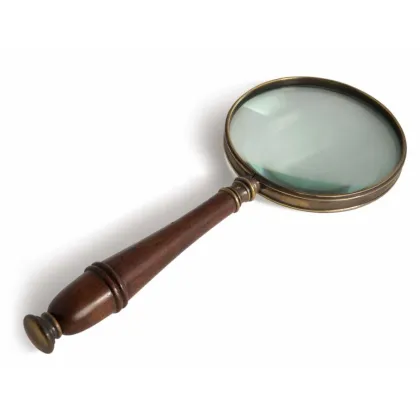 Zdjęcie Zjawiskowa lupa z drewna i brązu na prezent