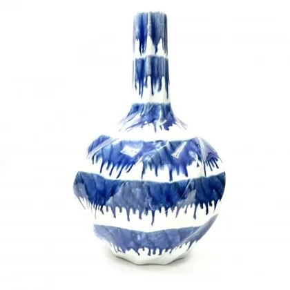 Zdjęcie Kremowy ceramiczny wazon z niebieskimi kółkami - idealny na prezent dla wyjątkowej osoby