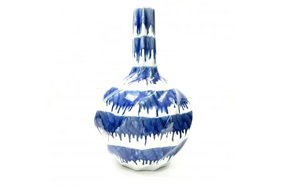 obrazek 1 Kremowy ceramiczny wazon z niebieskimi kółkami - idealny na prezent dla wyjątkowej osoby