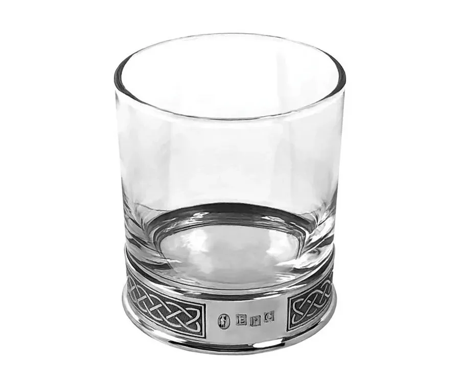 obrazek 1 Przyciągajaca wzrok szklanka do whisky ze zdobieniami
