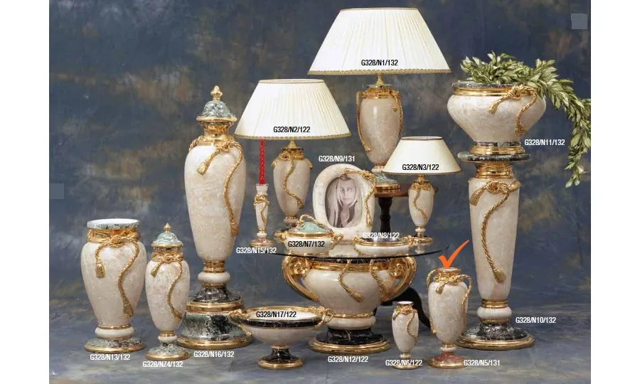 picture 1 Luxurious vase with gold string - marble