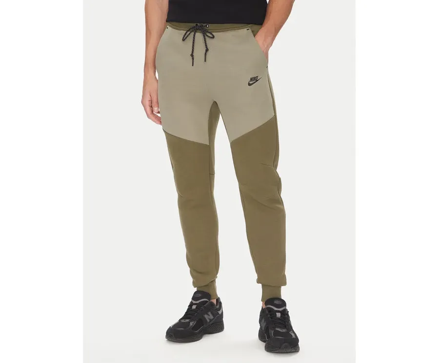obrazek 1 Nike Spodnie dresowe Tech HV0959 Khaki Regular Fit