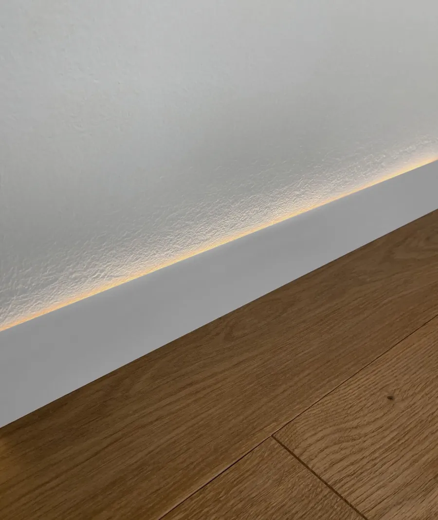 obrazek 1 200 x 1,6 x 2,5 cm Minileiste - (biały RAL 9016) - Minimalistyczna listwa przypodłogowa cokołowa LED ready SLED16X5-04