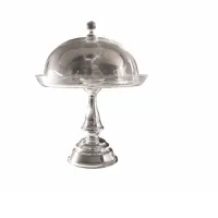 Zdjęcie Elegancki mosiężny stojak na ciasto z przeźroczystą kopułą