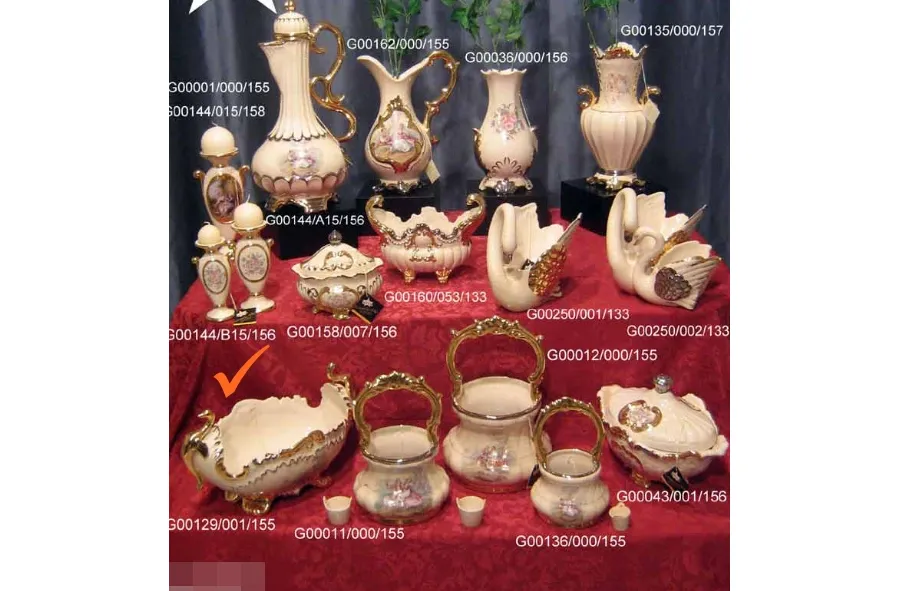 obrazek 1 Delikatna włoska ceramiczna ozdoba