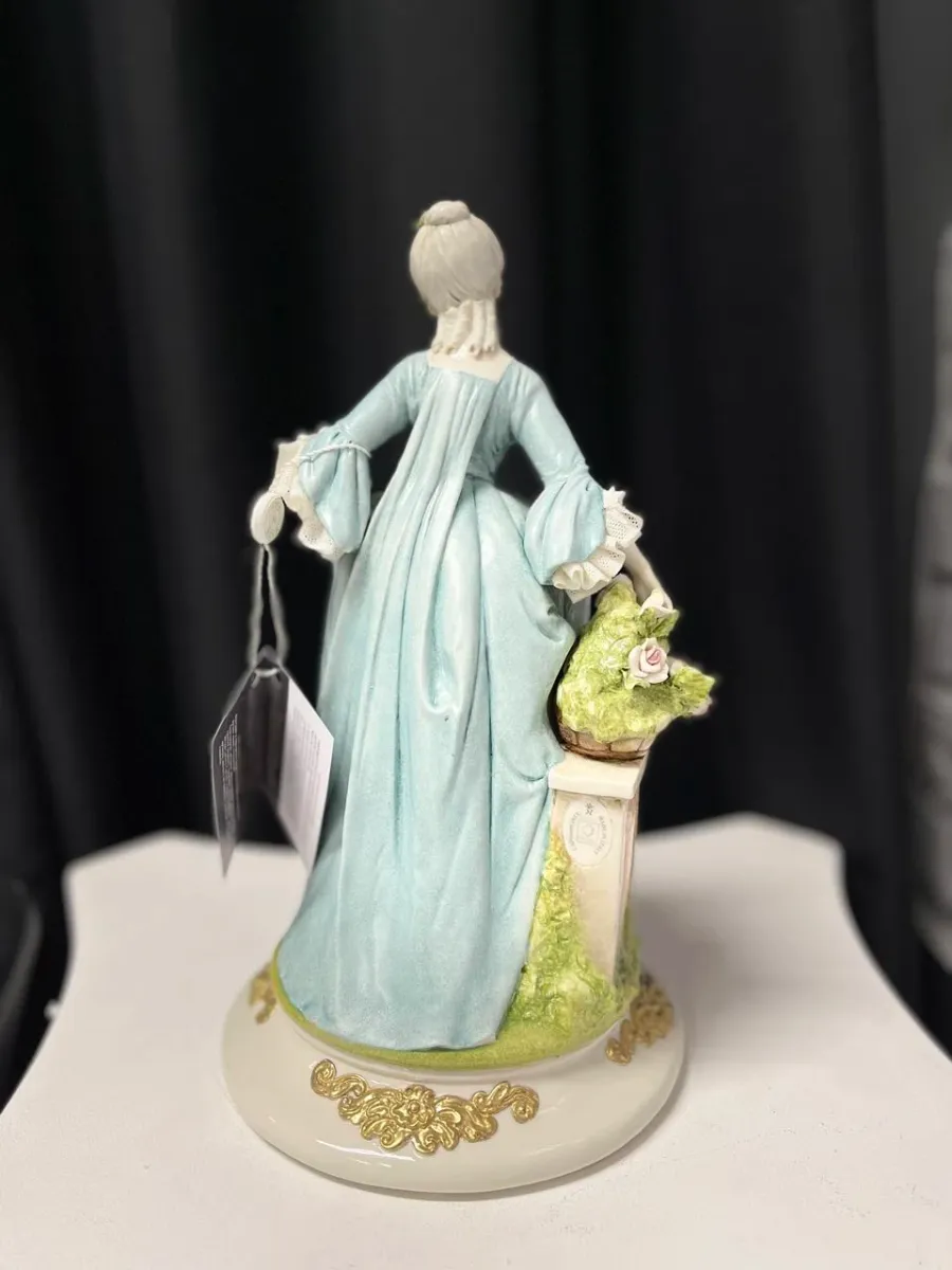 obrazek 8 Porcelanowa figurka damy w stylu rokoko