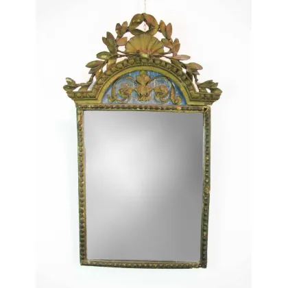 Zdjęcie Lustro w stylu Ludwika XVI z rzeźbionego drewna ozdobione zielonkawym lakierem i oksydowanym matowym złotem