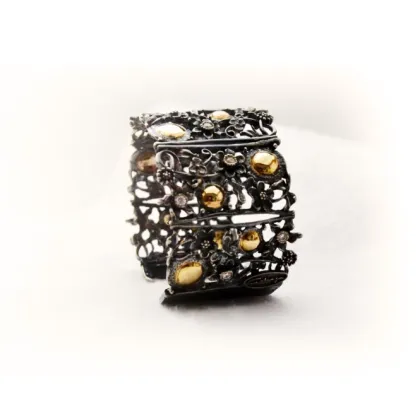 Picture Mesh bracelet with unique decorations