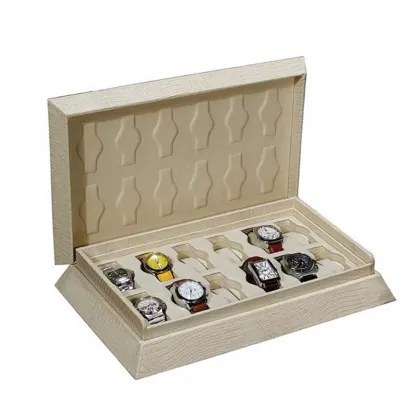 Zdjęcie Niespotykana szkatułka na 12 zegarków