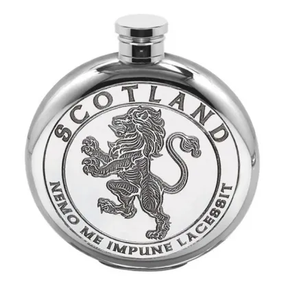 Zdjęcie Okrągła cynowa piersiówka Scottish Rampant Lion