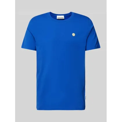 Zdjęcie T-shirt z wyhaftowanym motywem model ‘JAAMES’