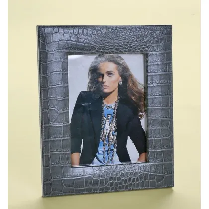 Zdjęcie Oryginalna ramka na zdjęcia od włoskiego producenta 27x22 cm